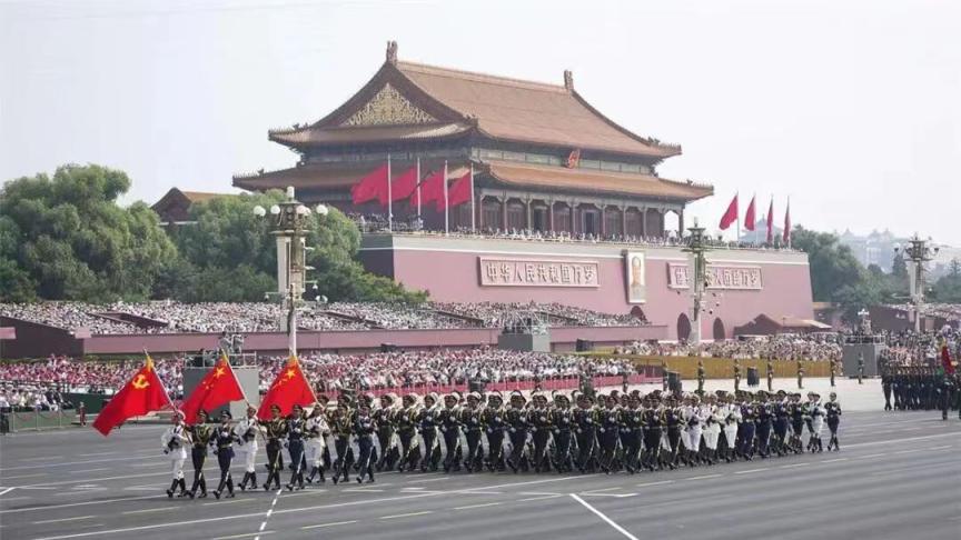 武胜县个体私营经济协会集中观看九三阅兵盛况